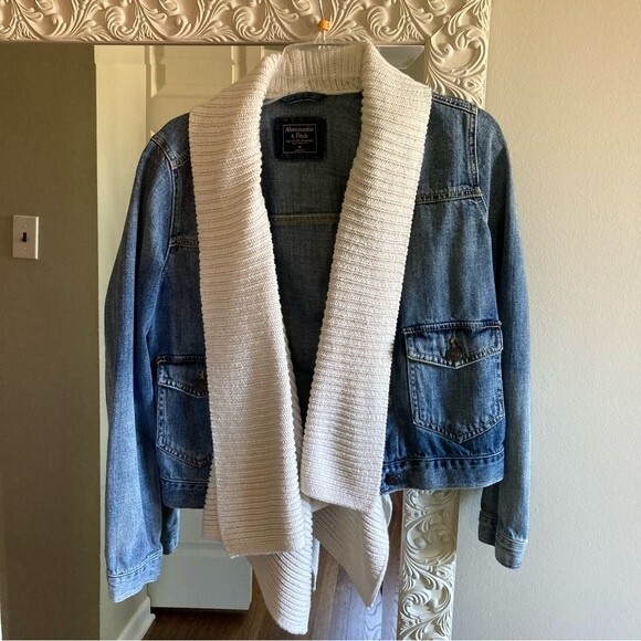 Abercrombie & Fitch Women’s Denim Jean and Knit jacket size medium! So cute! - Picture 2 of 10